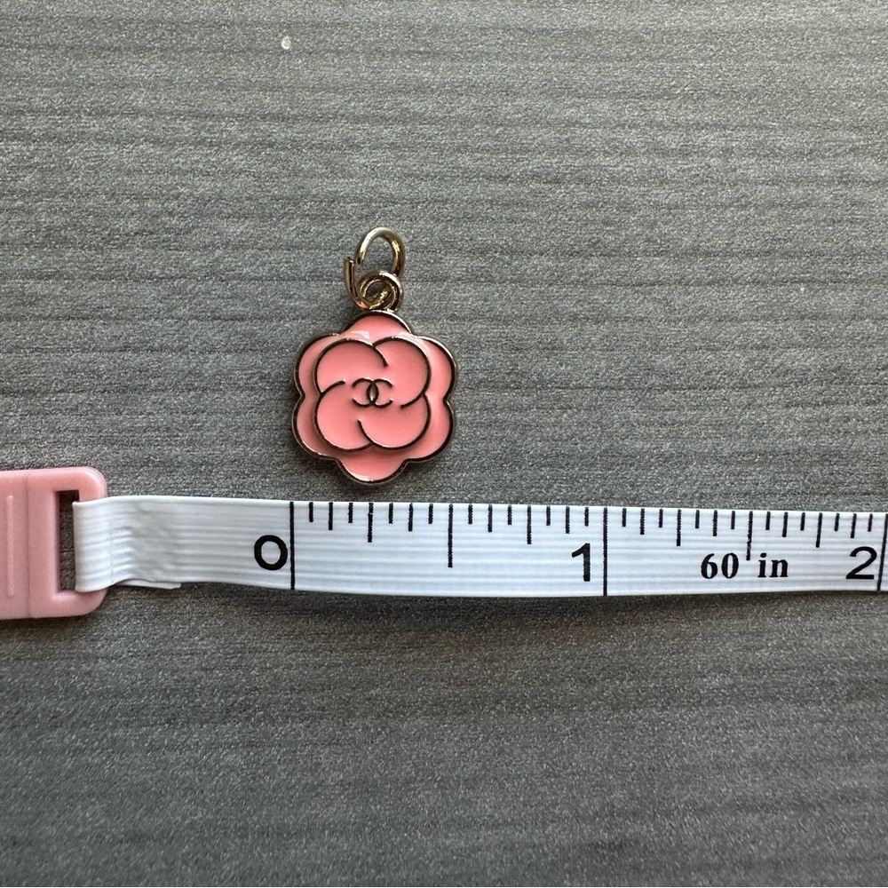 Rare Minu CC Luxury Gold Plated and Pink Enamel Flower  Pendent / Zipper Pull - Picture 7 of 7